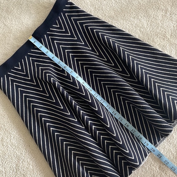 Carmen Marc Valo Knit Skirt in navy with white chevron print - Picture 5 of 8